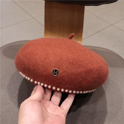 中国 2021 New Pearl Woman Girls Casual Luxury Berets Fashion Solid Color Beret Hat Spring Berets British Stylish Berets 販売のため