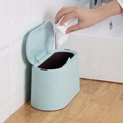 China VONVIK Stored Mini Desktop Trash Cans Bins With Cover Household Trash Clean Table for sale