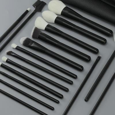 China New 18 Handle Animal Hair Makeup Brush Black Solid Wood Full Set Real Hair Fan Brush Concealer Brush Face Brush Solid Wood for sale