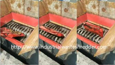 China Waste Bucket / Drum Shredder Machine , Two Shaft Shredder Custom Capacity for sale