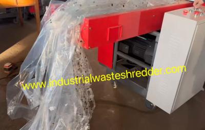 China 800F Kleine Plastic PE Film Pre Shredder Machine, Mini Economische Crusher Machine Voor Plastic Film, Ruimtebesparing.7.5 kW snijmotor Te koop