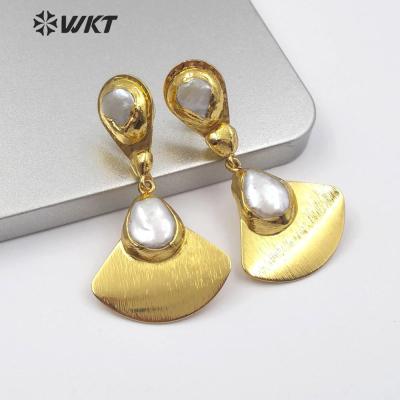 China Newest WT-E561 Women's Jewelry Gold Classic Earrings With Pearl Helix Shaped Fashionable Gold Generous Earrings for sale