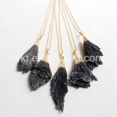 China Newest CLASSIC Natural Raw Kyanite Necklace WT-N696 Black Gold Plated Raw Black Kyanite Necklace for sale