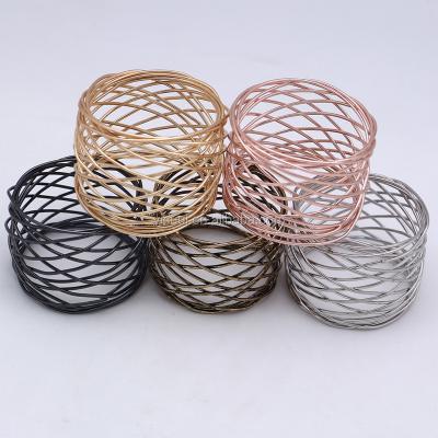 China Customized Stocked Colors Metal Wire Round Wedding Napkin Ring for sale