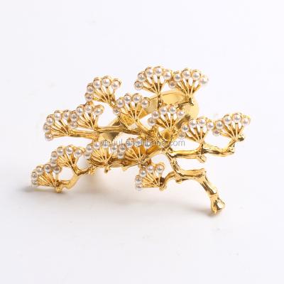 China Gold Color Metal Plum Blossom Stocked Napkin Ring With Rhinestones for sale