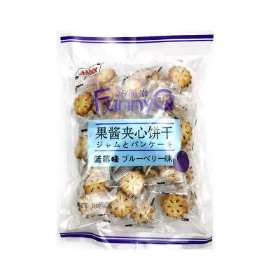 China Natural Hot Selling Chinese Candy Tight With Delicious Blueberry Flavors Snacks Jam Center Filled Around Cookie for sale