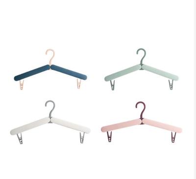 China New Fashion Sustainable Travel Folding Hangers And Play Racks Portable Drying Socks for sale