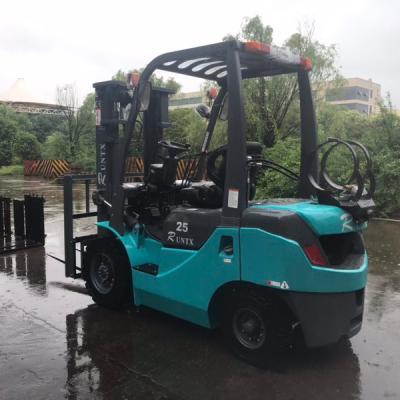 China Hotels 3 Ton LPG Forklift Machine With Nissan K25 EPA Certificate for sale