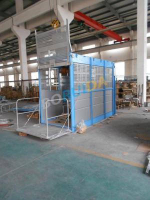 China Single / Double Car 1000kg Rack And Pinion Hoists for Construction Material for sale