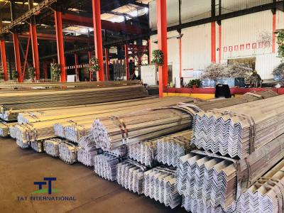 China Metallic Color Galvanised Angle Bar , Channel Steel Bar Bulk  Heavy Gauge for sale