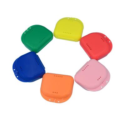 China PP Plastic Dental Supplies Hot Sale Various New Colors Plastic Orthodontic Dental Retainer Case Box for sale