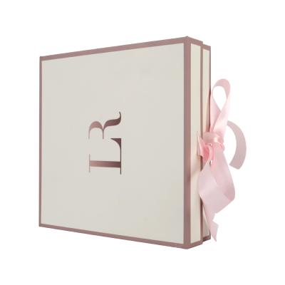 China Recycled Materials Custom Gift Boxes Biodegradable Packaging With Ribbon Pink Packaging Cosmetic Holographic Box for sale