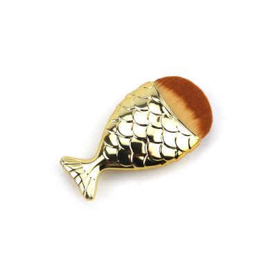 China Professional Flat Brush Gold Makeup Fish Shaped Plastic Handle Single Blusher Brush for sale