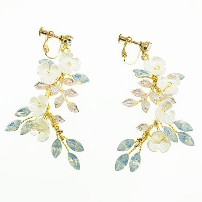 China Wholesale ESS5011 Hyperbole Fashion Gold Alloy Women Cut Earring White Crystal Party Bridal Earring for sale