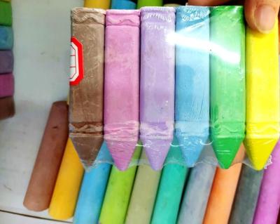 China 50/55pcs Square Bucket Pack High Quality Cheap Price Kids Promotion Gift Kids Promotion Gift HUGE Pencil Shape Chalk 10cm /customized for sale