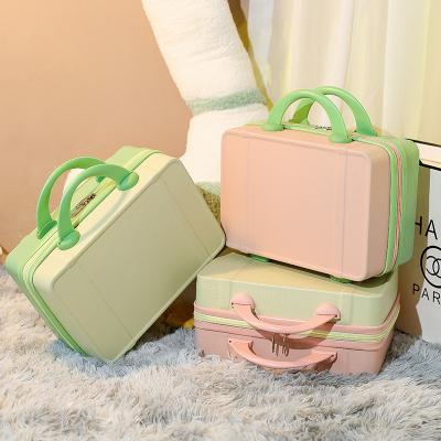 China Fashion Travel Luxury Cosmetic Cosmetic Case On Wheels Makeup Bag Vinyl Air Travel Toiletry Bag for sale