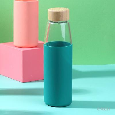 China 550ml Sustainable Transparent Glass Water Bottle ECO Bottle Lid Flask Bamboo Water Bottle With Silicon Sleeve for sale