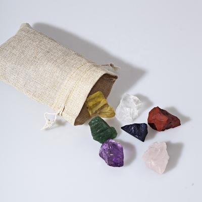 China China Crystal Reiki Healing Tumbled Stones Rough Raw Natural Seven Chakra Sets With Cloth Bag en venta