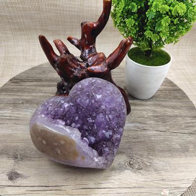 China China Real Amethyst Crystal Heart Shaped Clusters Uruguayan Geode Crystal Cluster en venta