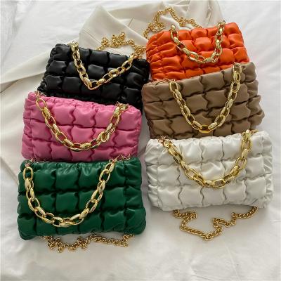 China Fashion Fashion Crossbody Handbag New Metal Chain Pleated Bag Female Messenger Bags Wholesale for sale