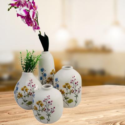 China Europe Traditional Vintage Fashionable Chandelier Embossed Porcelain Round Vase Ceramic Vase For Home Table Decoration for sale