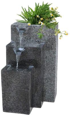 China Felsen-Betonwerkstein-Wasser-Brunnen mit LED beleuchtet Reihe drei mit niedrigem Spritzen-Entwurf für Garten/Patio/Balkon zu verkaufen