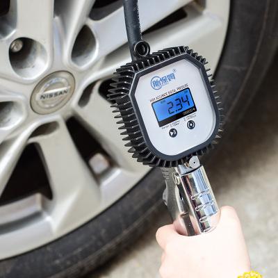 China Digital Tire Inflator With Pressure Gauge , 255PSI Large LCD Screen Tire Pressure Gauge DP-0031 for sale