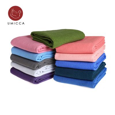 China UMICCA Yoga Towel OEM Natural Suede Tape Quick Dry 173cm*61cm Printed Travel Yoga Mat Foldable Support for sale