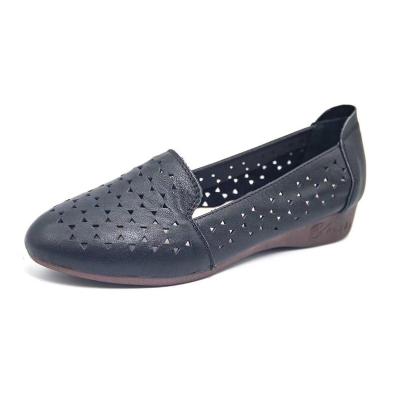 China Chengdu light factory lady genuine leather casual flat shoes super light outsole shoes 2020 comfortable female 1pairs shoes hand made for sale