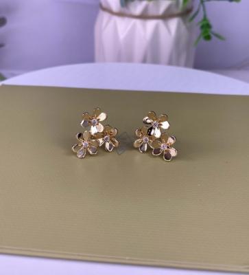 Chine Frivole 18k 0,32 Carats Fleurs Boucles d'oreilles en or Mini Boucles d'oreilles en or jaune à vendre