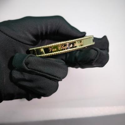 China 18 Karat Gold Armband Perlée Signaturarmband, mittleres Modell zu verkaufen