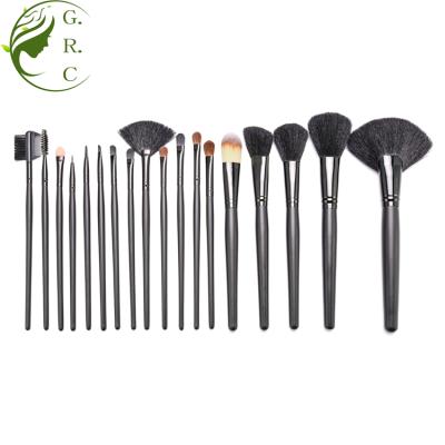 China Cheap Vegan 18pcs Flat Hair Makeup Brush Cosmetic Brush Kit With Low Moq Natural Makeup Brushes for sale