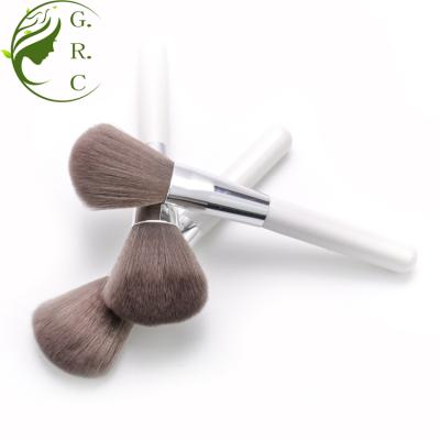 China Gray Smudge Brush Wholesale Price Powder Brush Blush Fluffy Makeup Brush With Custom Logo zu verkaufen