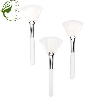 China Fan Brush Bk41B Manufacturer Oem Facemask Cosmetic Makeup Mask Fan Sweep Custom Logo White Mini Single Facial Makeup Fan Brush For Facial for sale