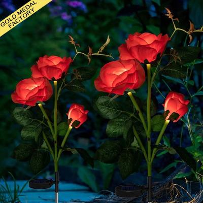 China Garden Spike Led Lamp 3 Heads Rose Flower Shaped Lights Solar Powered Outdoor Landscape Garden Lawn Walkway Led Decoration Spike Lamp for sale