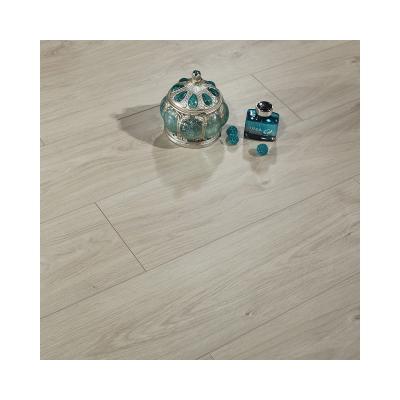 China Modern Decor Anti-Slip Wood Plank Wear Resistant High Gloss 8Mm Laminate Flooring for sale