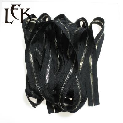 China Wholesale Custom Cheap Price 5# Color Close Teeth Gold End Auto Lock Half By The Yard Metal Reversible Zipper Pulls for sale