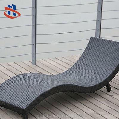 China Modern Rattan Lounger Garden Furniture Sun Bed Outdoor Pool Sun Sofas for sale