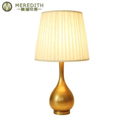 China Modern luxury copper hotel apartment lamp table study bedroom decoration home lamp copper desk lamp for sale