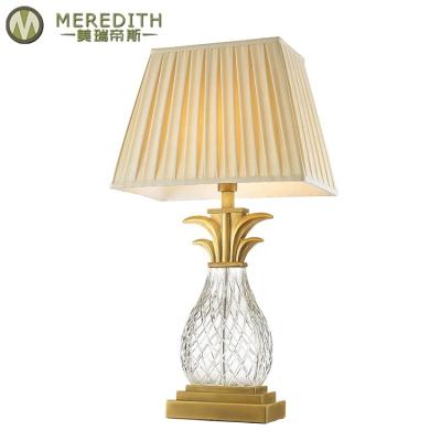 China Modern Home Modern Brass Nordic Antiques Hotel Lamp Desk Decor Lamp Luxury Crystal Table Lamps Living Room for sale