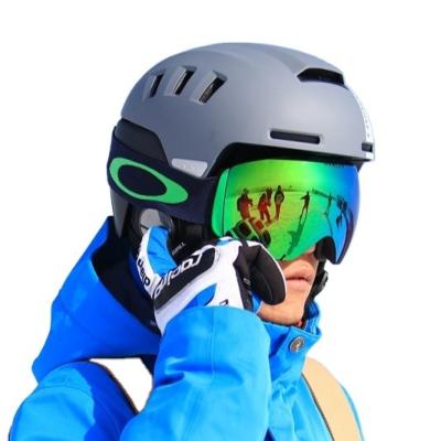 China Sport 2021 high quality and fashion design livall brand ski and skate sports waterproof SOS voice navigation alert helmet for sale