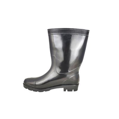 China Fashion Trend Oil Acid Alkali Rain Boots PVC Resistant Waterproof Rubber Fishing Rain Boots For Men for sale