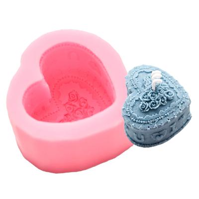 China High Quality Aiwenna Heart Shaped Candle Mold Aromatherapy Candle Containers Birthdays Scented Candle for sale