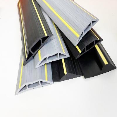 中国 EPDM PVC ガレージドア 門戸シール あなたのガレージのための究極の保護 販売のため