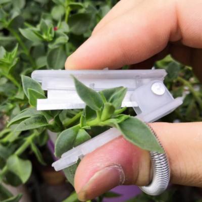 China Garden Pruner Multi-Function Knife Fruit Designation Device Thumb Multi-Function Knife Fruit Blade Tool Cutter Finger Rings Safe Protector A0036 for sale