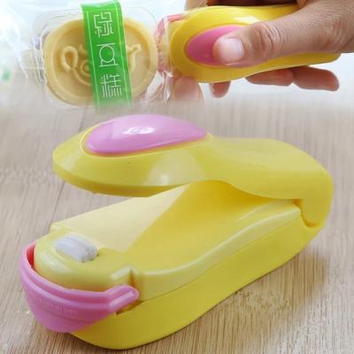 China Hot Sale Portable Food Household Heat Mini Sealing Machine Food Plastic Bag Manual Pressure Sealing Machine for sale