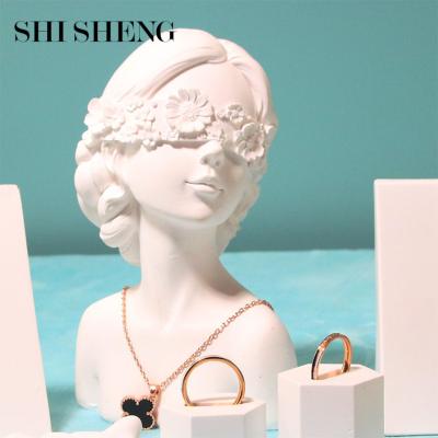 China Eco-friendly SHI SHENG Creative Girl White Resin Collar Bust Mannequin Head With Shoulder Stand For Living Room Coffee Table Home Ornament for sale