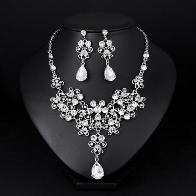 China Tongling TRENDY Necklace Jewelry Set Custom Choker Bridal Crystal Diamond Wedding Necklace Earring Set Alloy Pendant Necklaces for sale