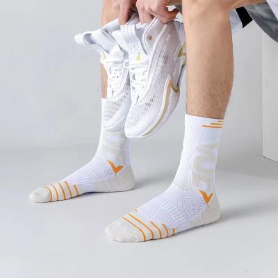 China 2022 QUICK DRY Custom Sports Socks Mens Trainer White Basketball Socks Soccer Athletic Running Socks for sale