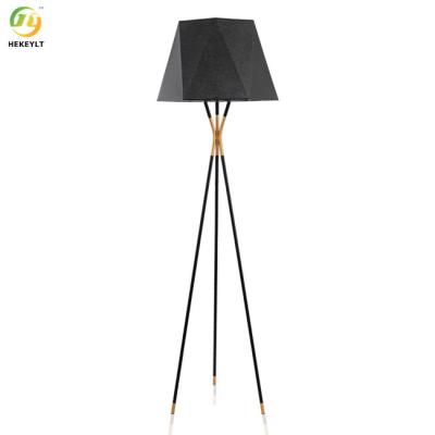 중국 265V Led Black Tripod Contemporary Floor Lamps Metal Material Indoor Decoration 판매용